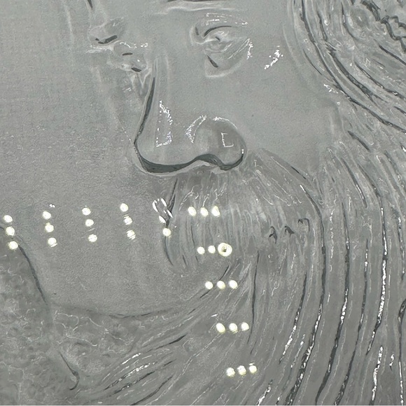 Noel Santa Claus Clear Glass Embossed 13" Round Serving Tray Platter - Picture 6 of 6